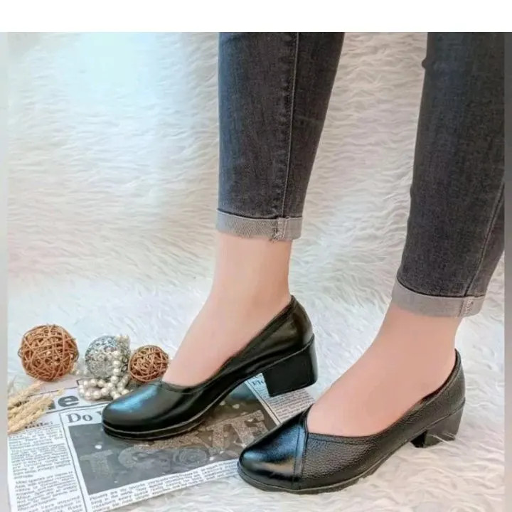 کفش طبی زنانه مدل ستایش پاشنه 5 سانت چرم صنعتی رنگ مشکی