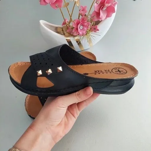 صندل طبی زنانه نگین دار مشکی با کفی آناتومیک و زیره ضد لغزش