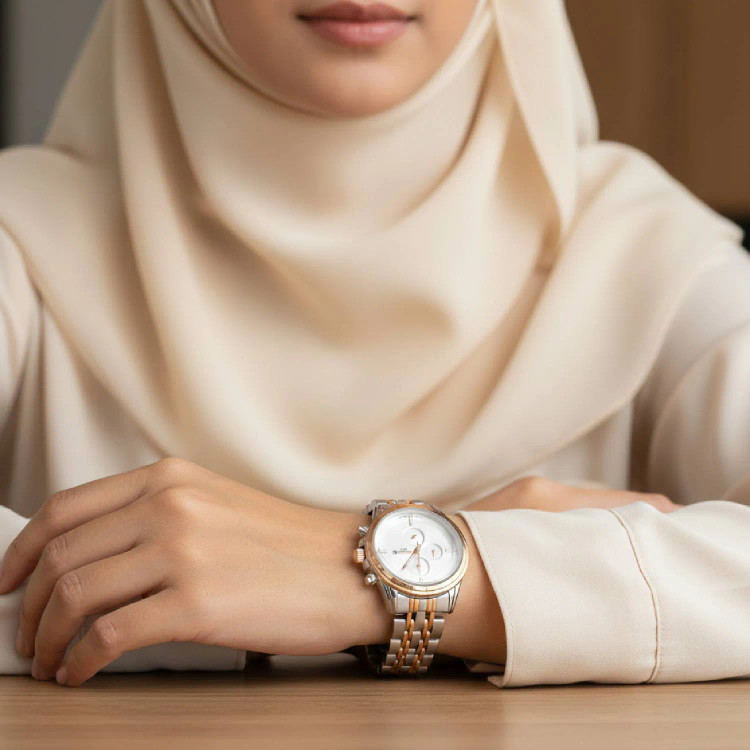 ساعت مچی زنانه سیکو دو رنگ رزگلد صفحه سفید طرح سه موتور با تقویم و بند استیل