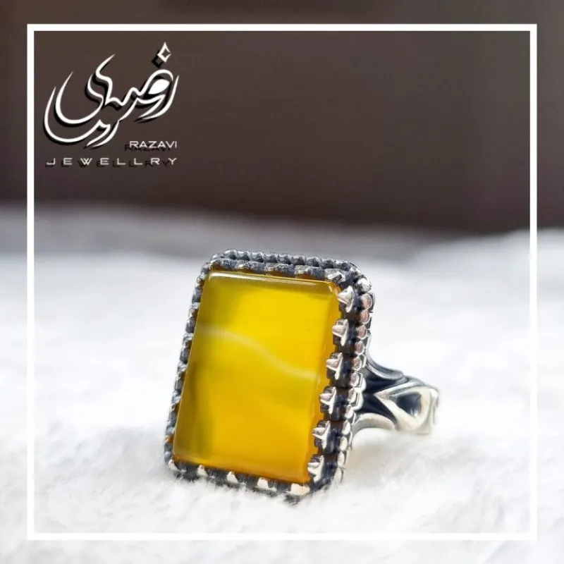 انگشتر نقره طرح رهبری اشکی با نگین عقیق زرد و حکاکی شرف الشمس