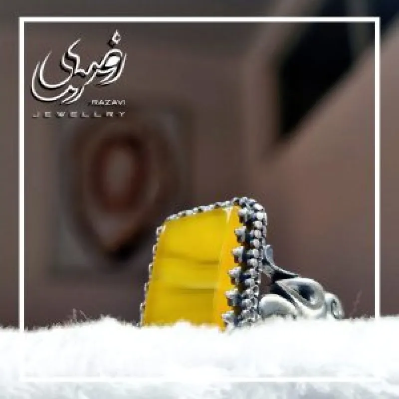 انگشتر نقره طرح رهبری اشکی با نگین عقیق زرد و حکاکی شرف الشمس