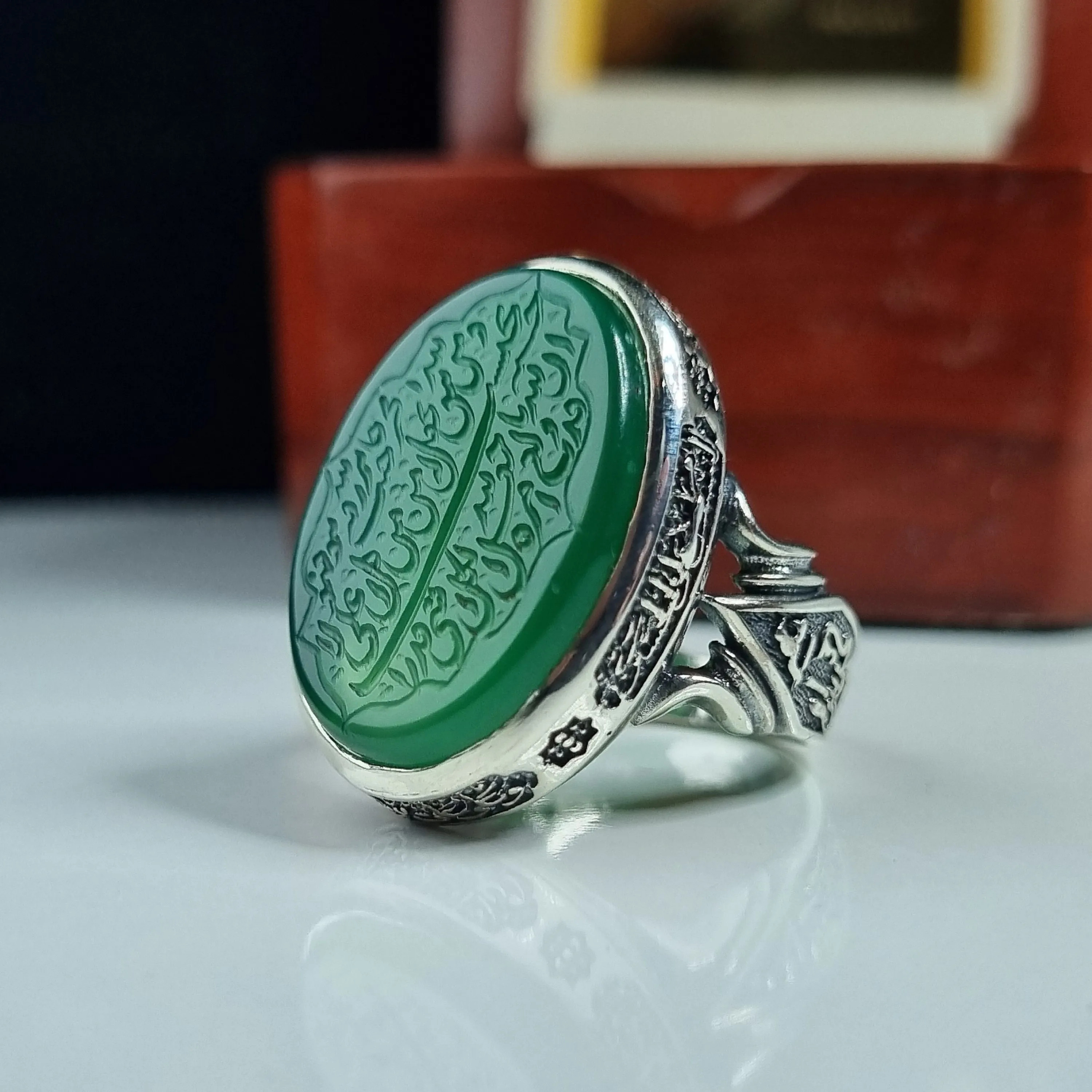 انگشتر نقره مردانه عقیق زرد با حکاکی دستی آیه رزق و من یتق الله عیار 925