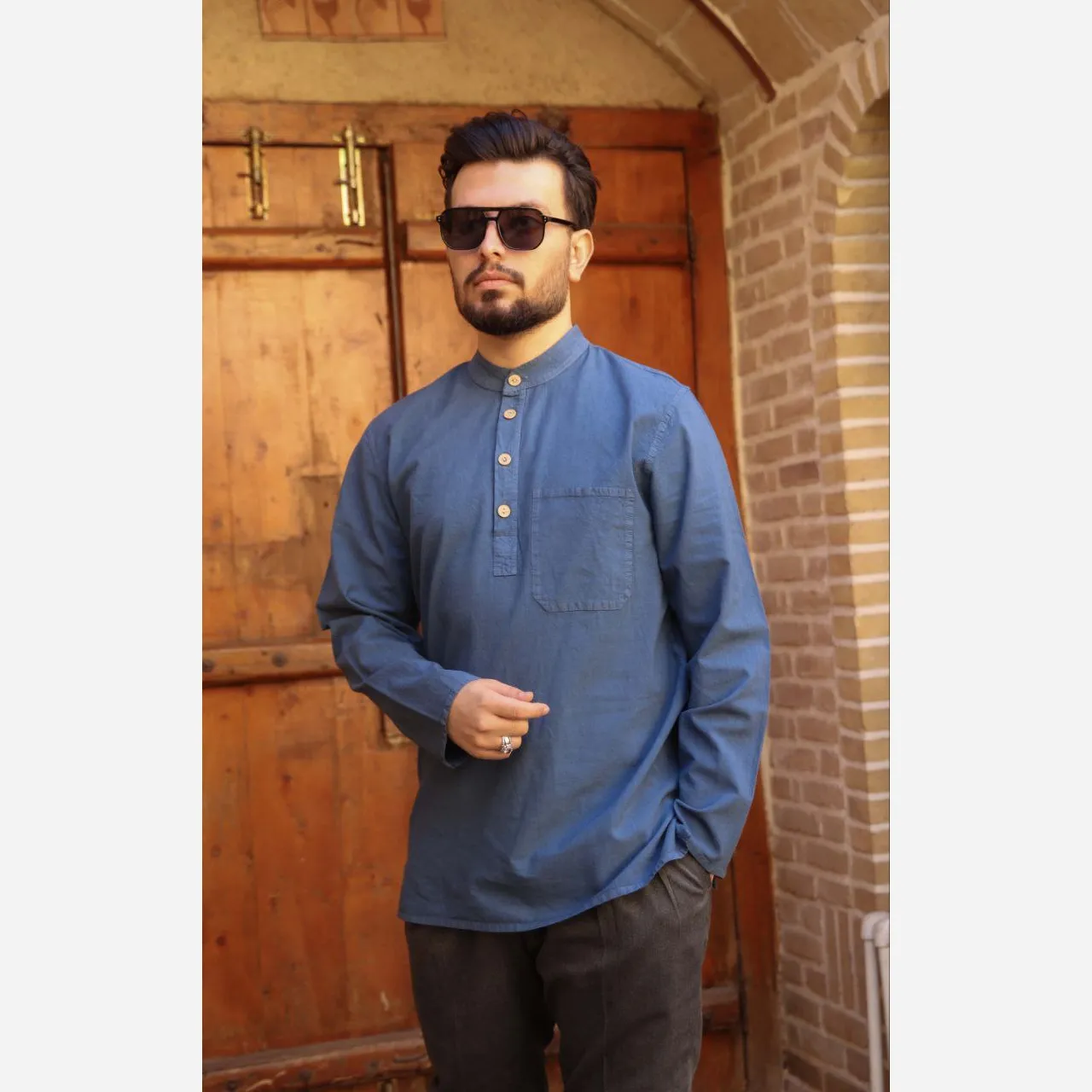 پیراهن مردانه الیاف طبیعی 100 درصد پنبه مدل چهار دکمه رنگ آبی نفتی