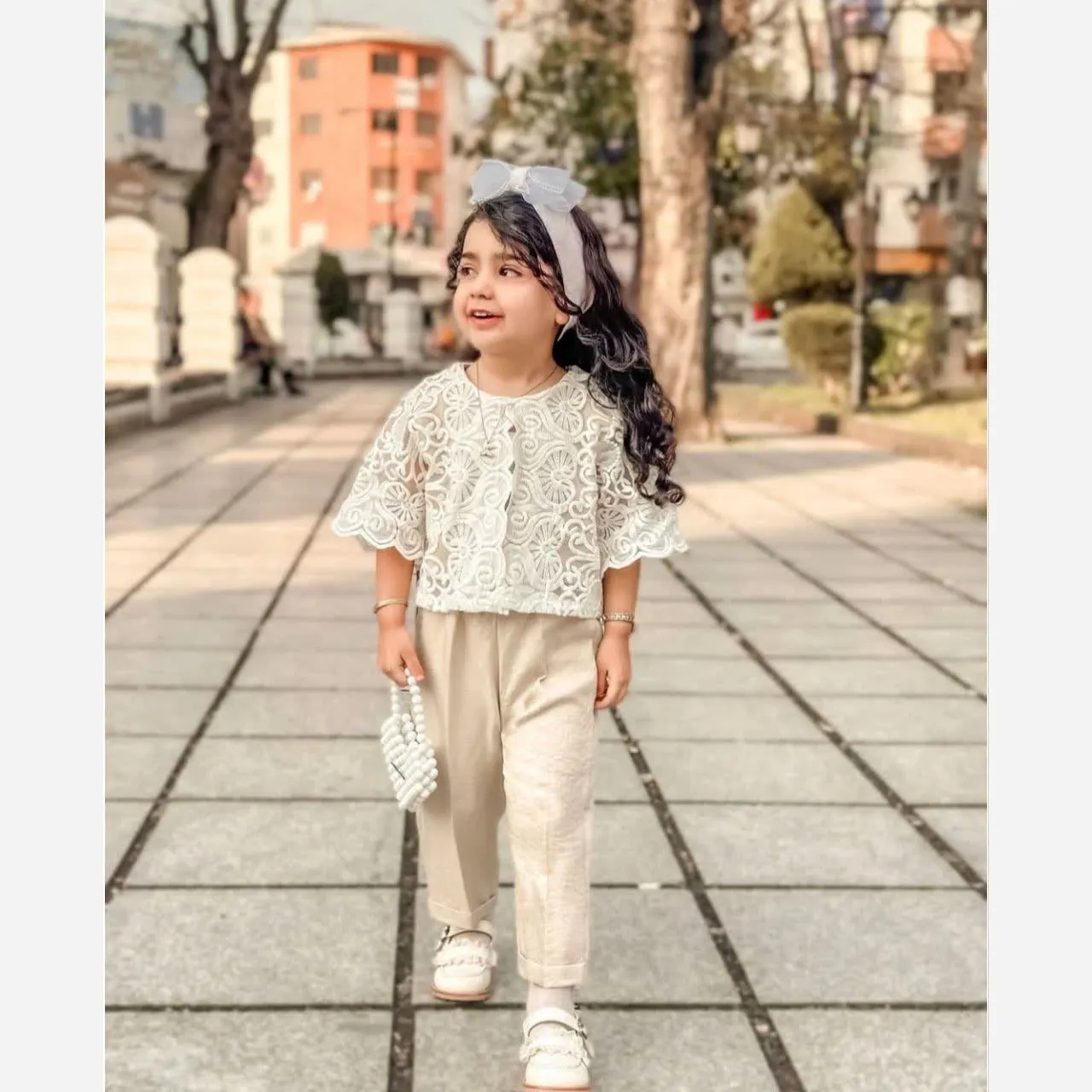 کت و شلوار دخترانه طرح گیپور جنس صوفیا نخ مناسب 1 تا 9 سال