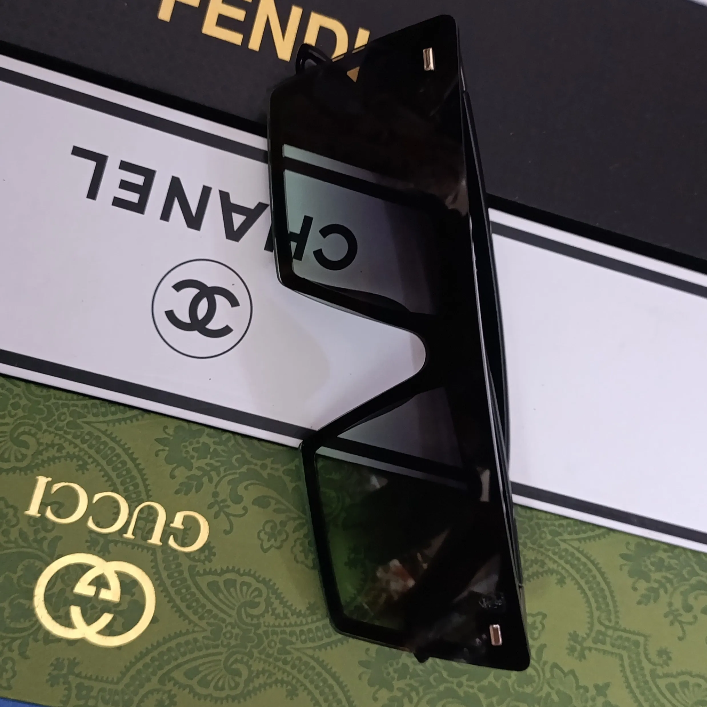 عینک آفتابی ریبن مدل 9020 اسپرت با فریم کائوچویی مشکی و لنز جیوه ای UV400