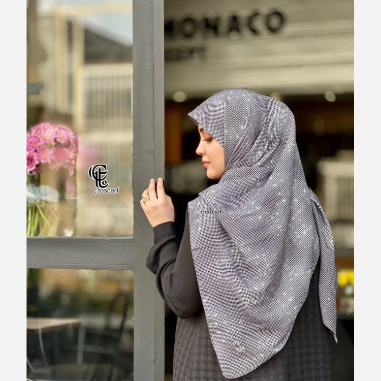 روسری نخ کاستوم طرح نگینی سایز 140 مجلسی و روزمره