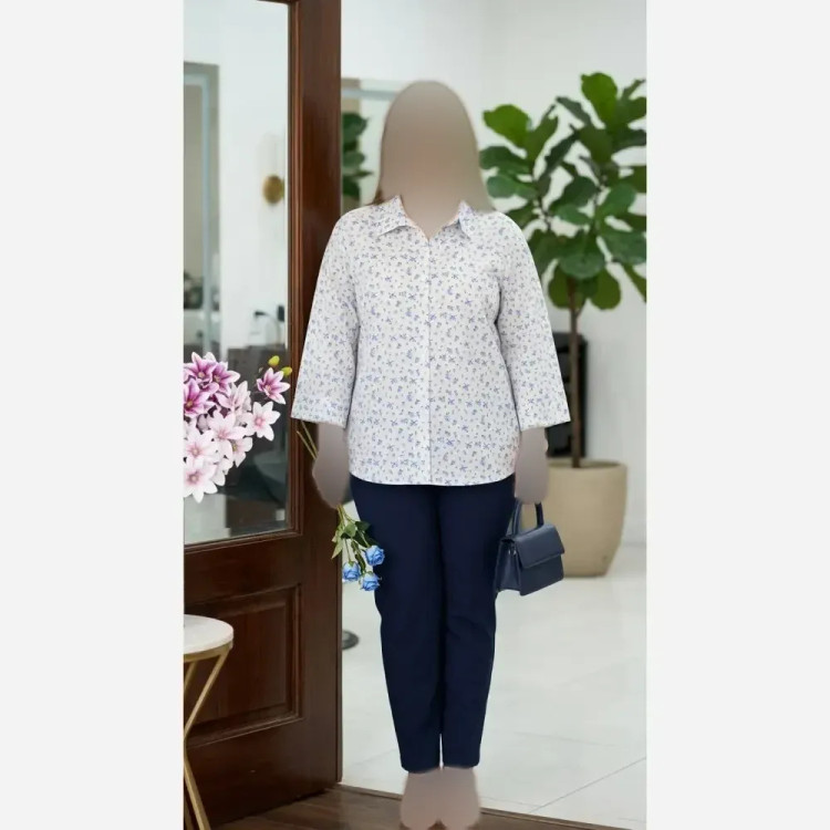 شومیز زنانه طرح گل آبی جنس بوگاتی فری سایز تا 46