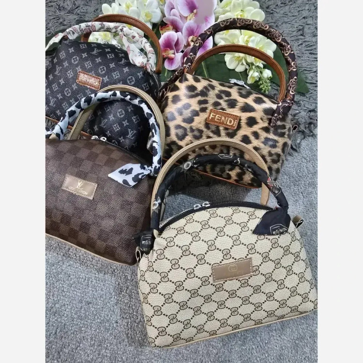 کیف مژگان چرمی با کیفیت جادار بند بلند سایز آزاد رنگ بندی پلنگی موکا گوچی ال وی