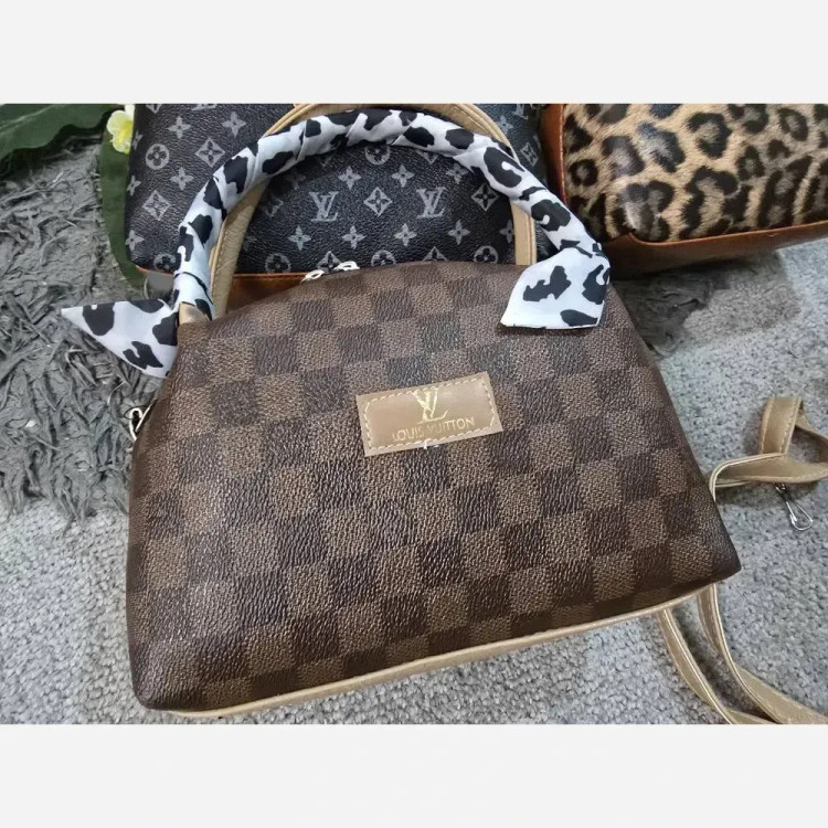 کیف مژگان چرمی با کیفیت جادار بند بلند سایز آزاد رنگ بندی پلنگی موکا گوچی ال وی