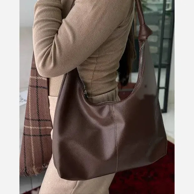 کیف دوشی زنانه چرمی بند گره ای مدل سبک و جادار ابعاد 30 در 40 سانتی متر
