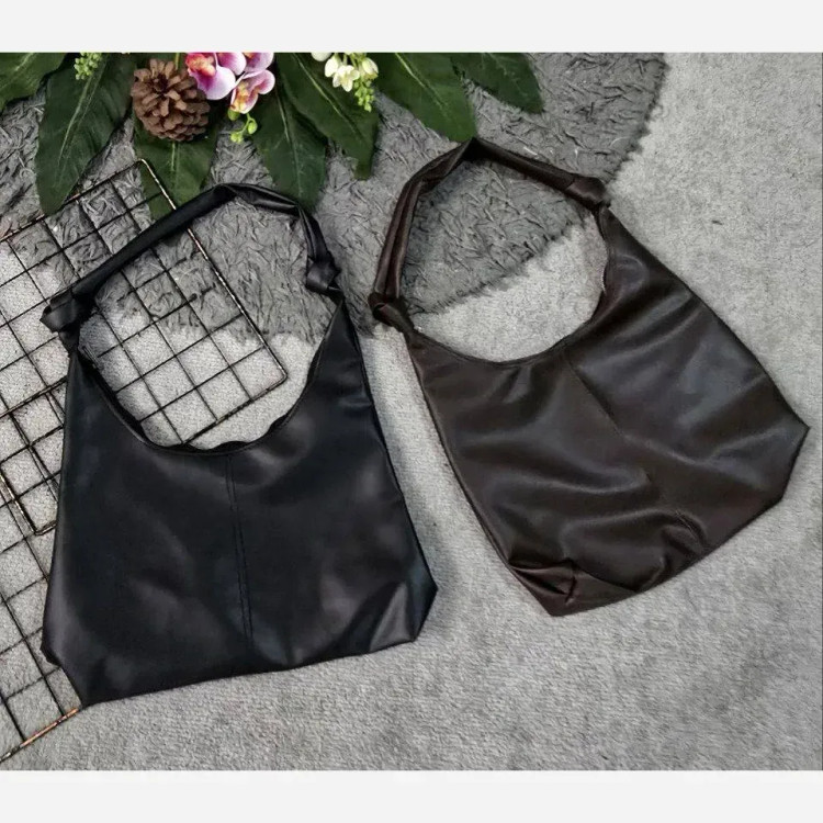 کیف دوشی زنانه چرمی بند گره ای مدل سبک و جادار ابعاد 30 در 40 سانتی متر