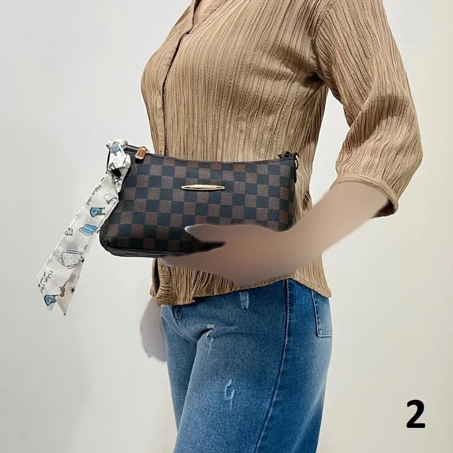 کیف دستی دوشی زنانه طرح دار کد 1419 جنس چرم مصنوعی