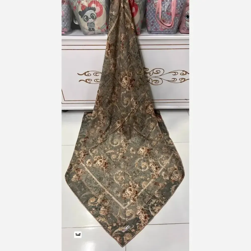 روسری نخی قواره 140 طرح پروانه دور دست دوز مناسب زیر چادر
