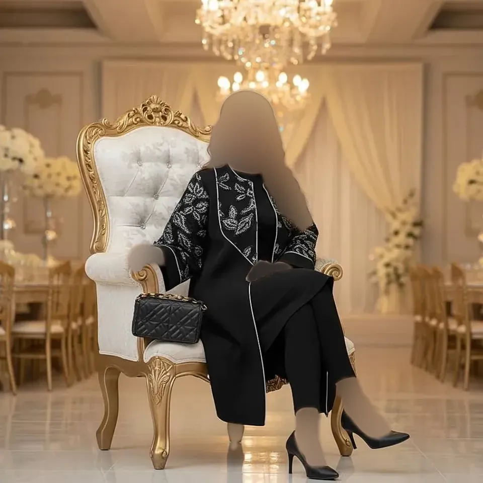مانتو مجلسی زنانه مدل عطرین جنس سوپر مازراتی با خرجکار پولک دوزی و مغزی شاین رنگ مشکی سایز 38 تا 60