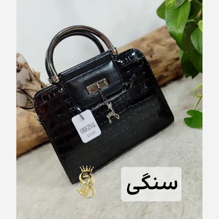 کیف مجلسی زنانه مدل اهو جنس ورنی درجه یک ابعاد 19 در 25 سانتیمتر