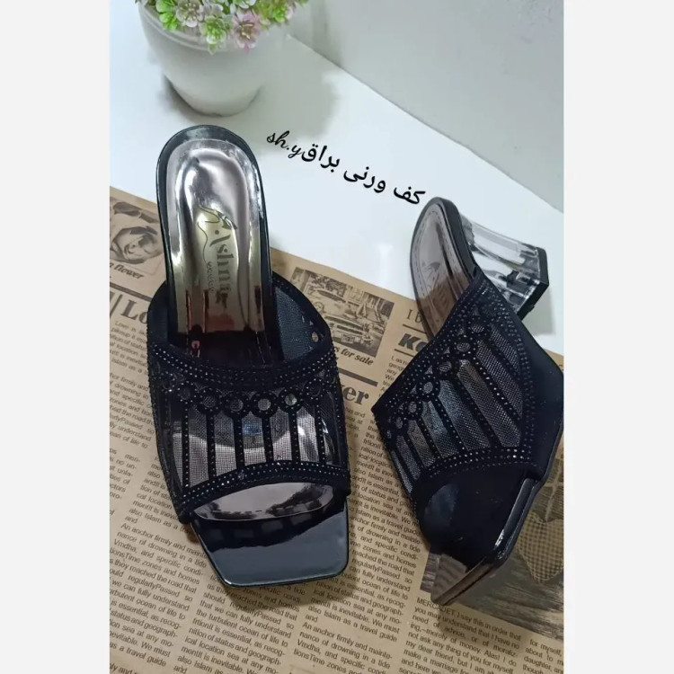 کفش مجلسی زنانه پاشنه شیشهای 6 سانت نگیندار مشکی