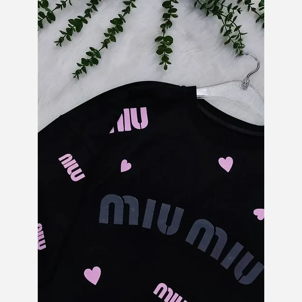 تیشرت باکسی زنانه طرح miu miu جنس نخ پنبه رنگ مشکی سایز فری تا 50
