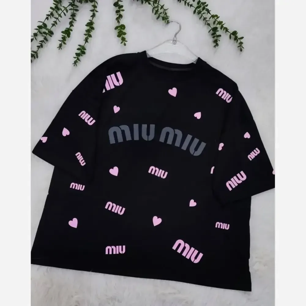 تیشرت باکسی زنانه طرح miu miu جنس نخ پنبه رنگ مشکی سایز فری تا 50
