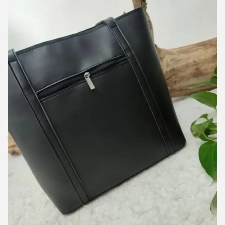 کیف دانشجویی بزرگ چرم صنعتی مدل منگوله دار رنگ مشکی