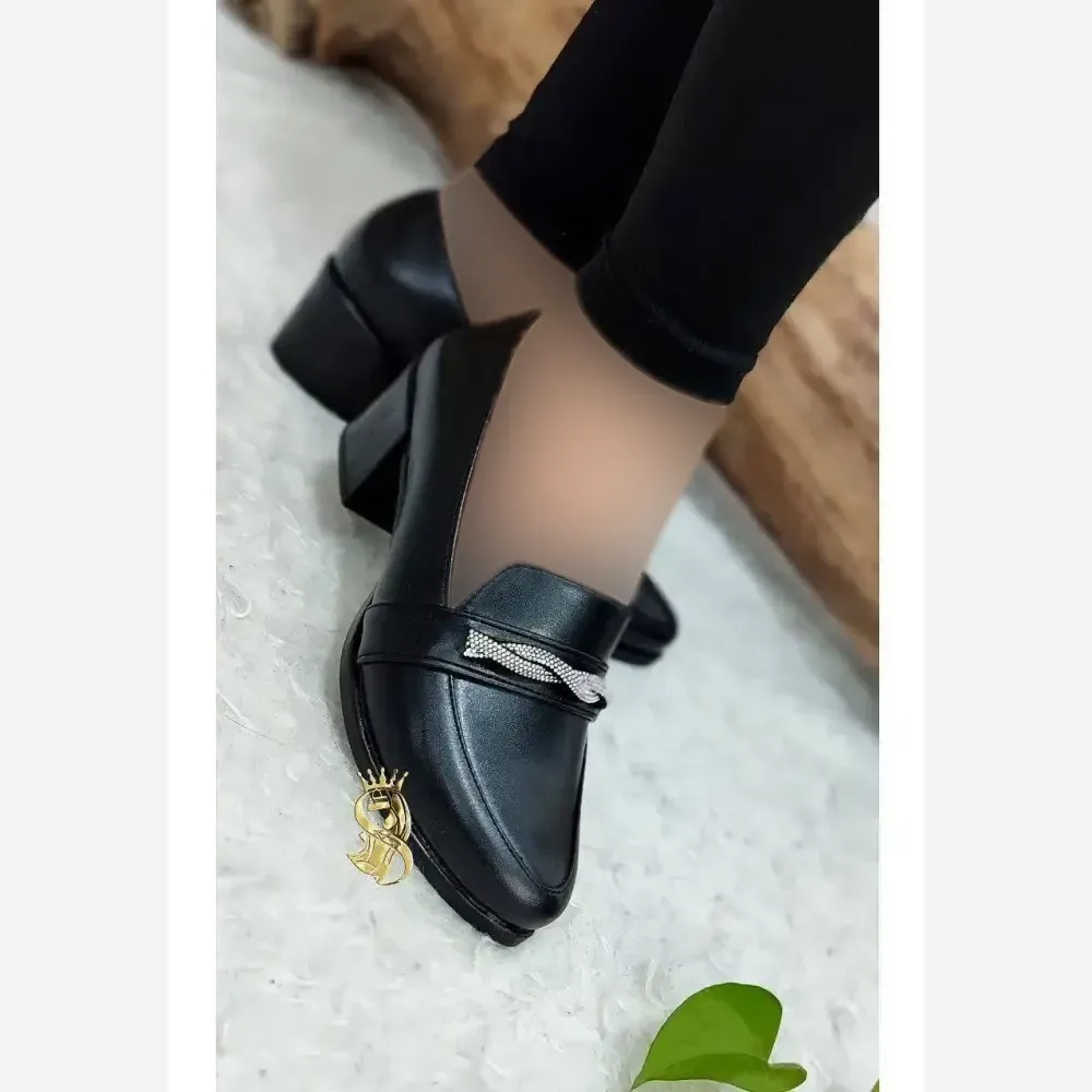 کفش طبی مجلسی زنانه مدل نیلوفر پاشنه 5 سانت چرم صنعتی رنگ مشکی