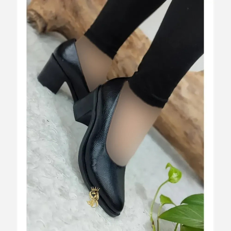 کفش مجلسی زنانه طبی پاشنه هفت سانت چرم تسلا رنگ مشکی