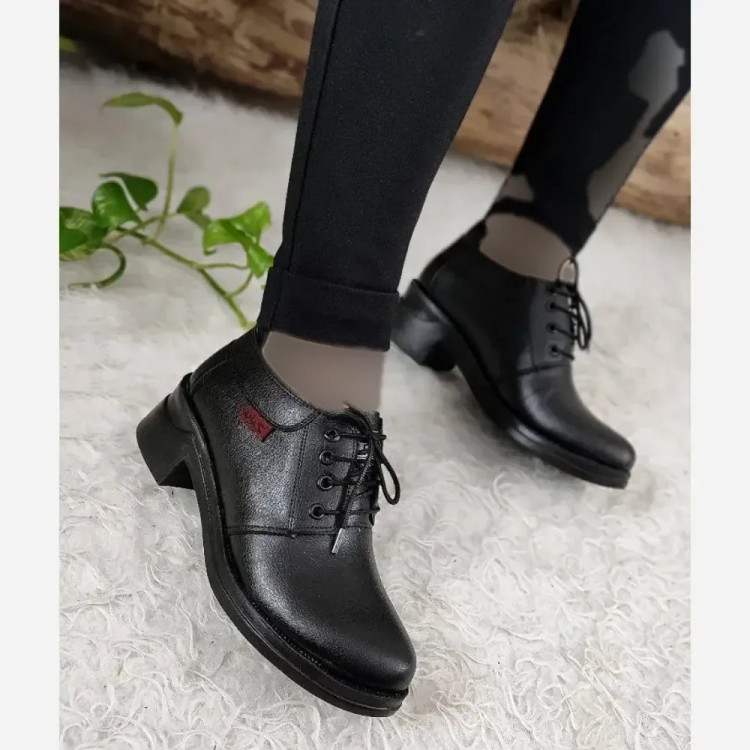 کفش طبی زنانه چرم صنعتی مدل لبخند رنگ مشکی پاشنه 3 سانت