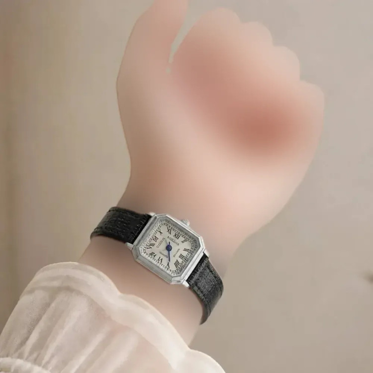 پک کامل ست ساعت و دستبند و حلقه زنانه و مردانه بند استیل طرح سه موتوره با جعبه کادویی