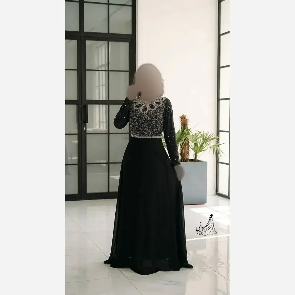 پیراهن ماکسی زنانه مجلسی سایز بزرگ سنگدوزی شده مدل ساحل جنس جسمیکو و حریر مشکی