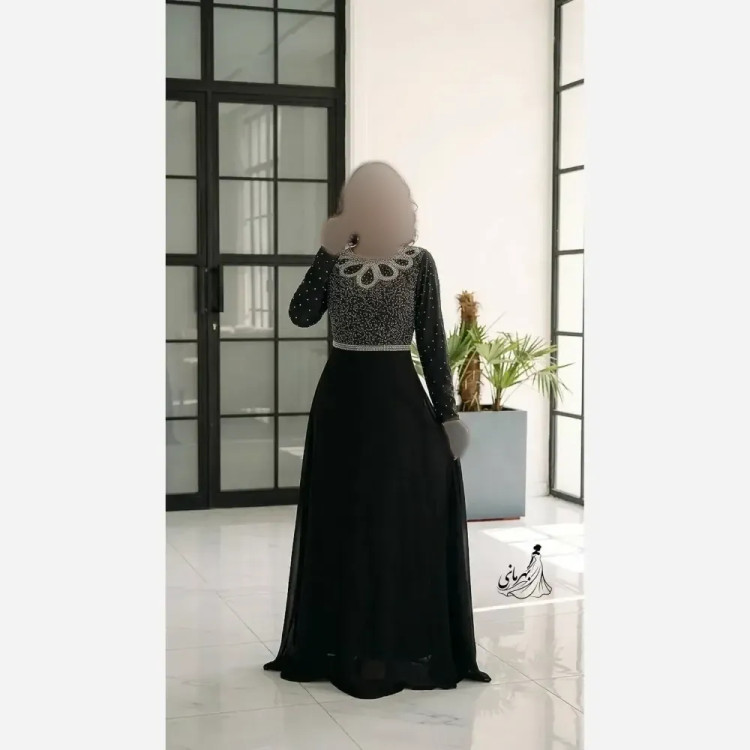 پیراهن ماکسی زنانه مجلسی سایز بزرگ سنگدوزی شده مدل ساحل جنس جسمیکو و حریر مشکی