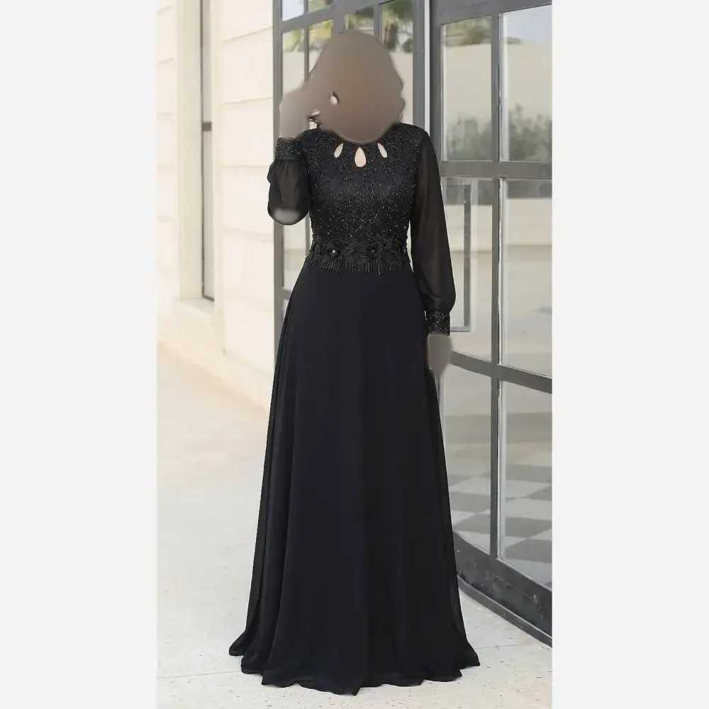 پیراهن مجلسی زنانه حریر سایز بزرگ کاپدار بالاتنه دانتل سنگدوزی شده مشکی