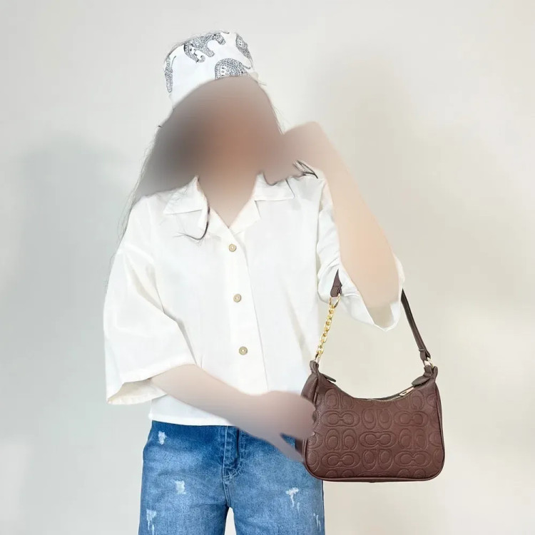 کیف دوشی زنانه طرح کوچ با بند زنجیری