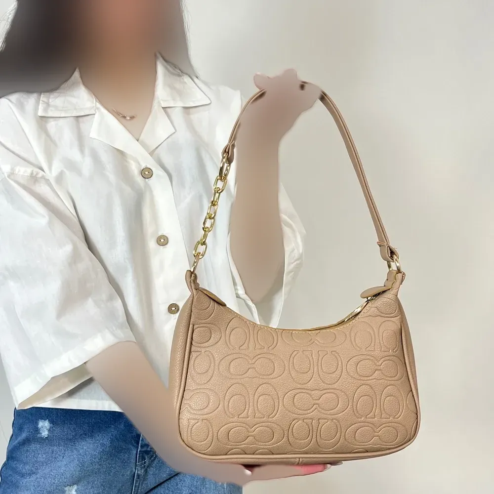 کیف دوشی زنانه طرح کوچ با بند زنجیری