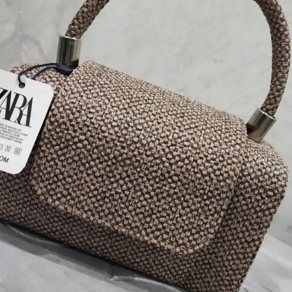 کیف ساندویچی چرم طرح کنف رنگ نسکافه ای کرم سایز آزاد