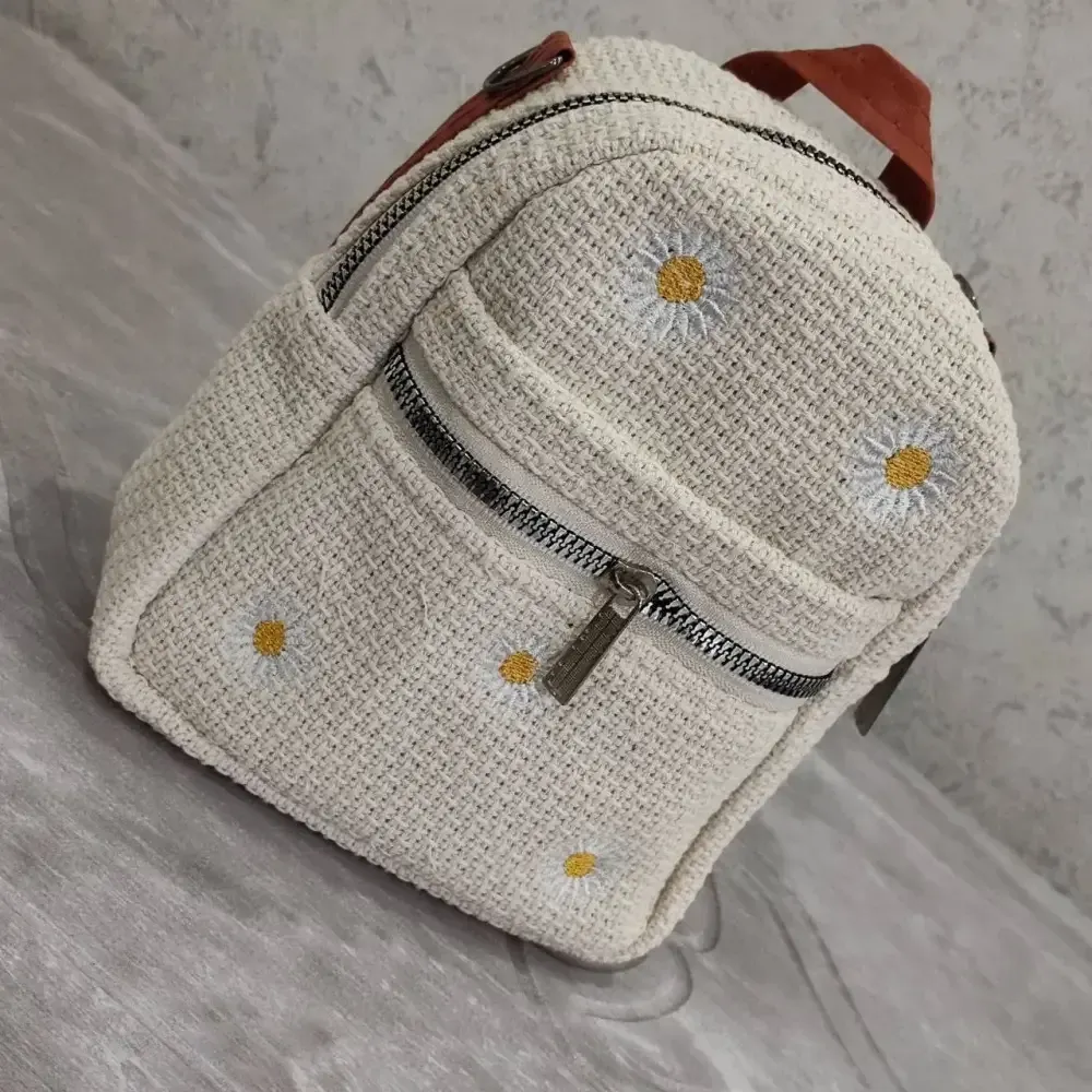 کیف ساندویچی چرم طرح کنف رنگ نسکافه ای کرم سایز آزاد