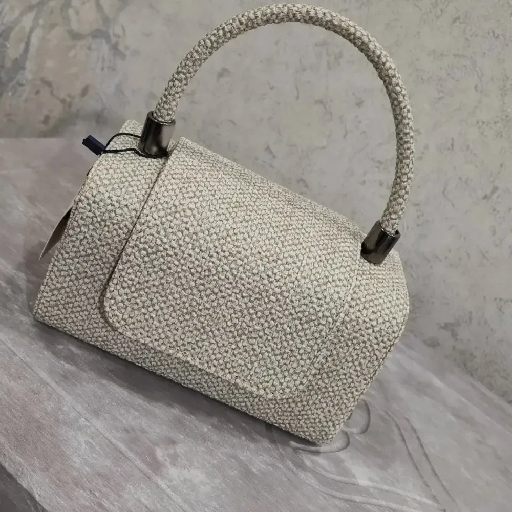 کیف ساندویچی چرم طرح کنف بند بلند نسکافه ای کرم سایز آزاد