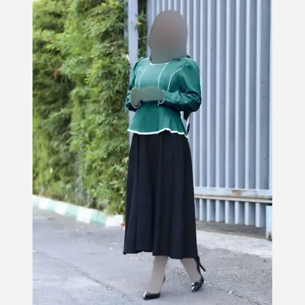 شومیز دامن مخمل کبریتی ریز نارگل زنانه در رنگ بندی نسکافه ای کرمی سبز و سایز بندی 1 و 2